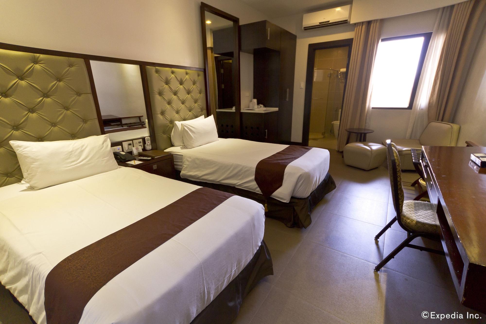 Castle Peak Hotel Cebu Exterior photo