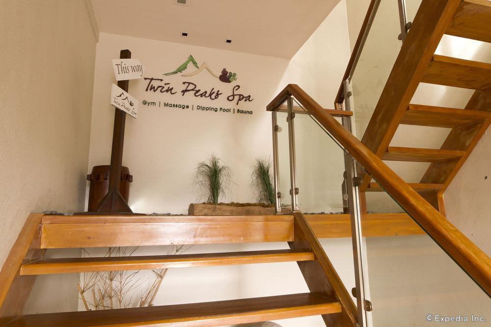 Castle Peak Hotel Cebu Exterior photo