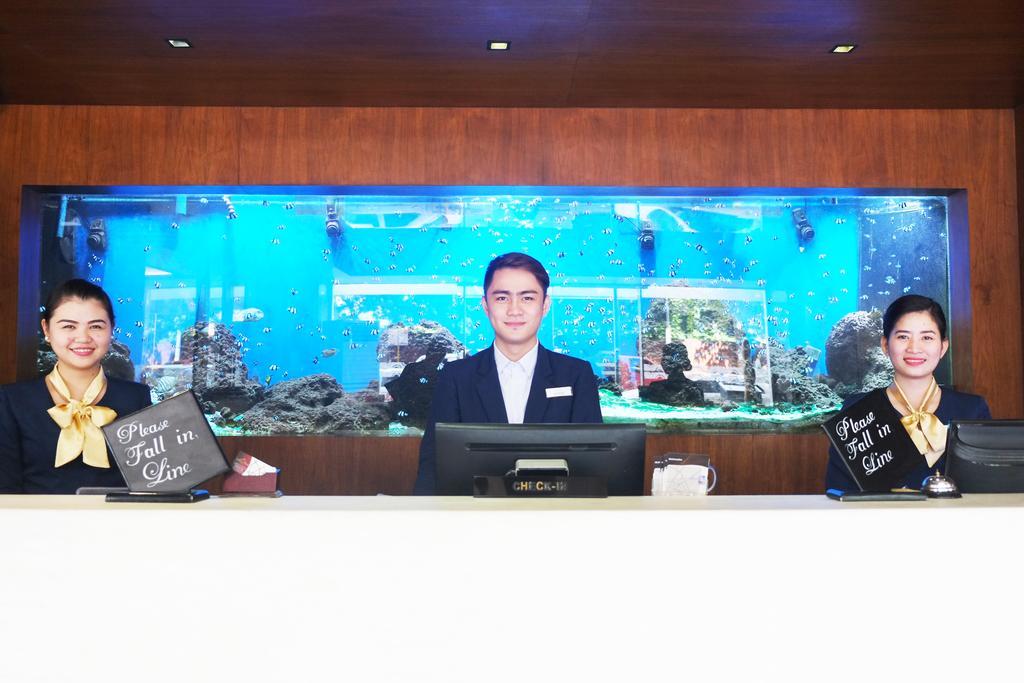 Castle Peak Hotel Cebu Exterior photo
