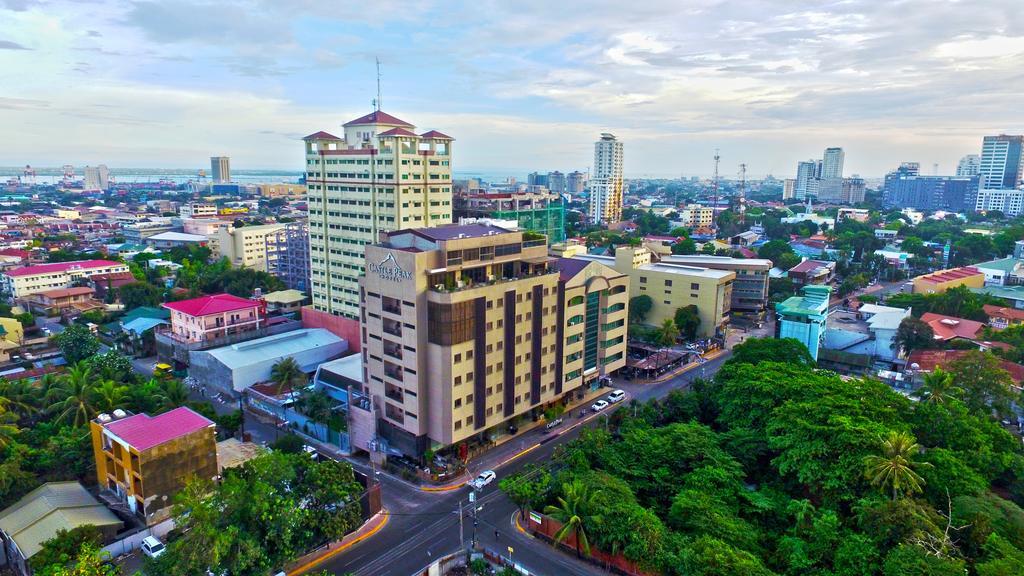 Castle Peak Hotel Cebu Exterior photo